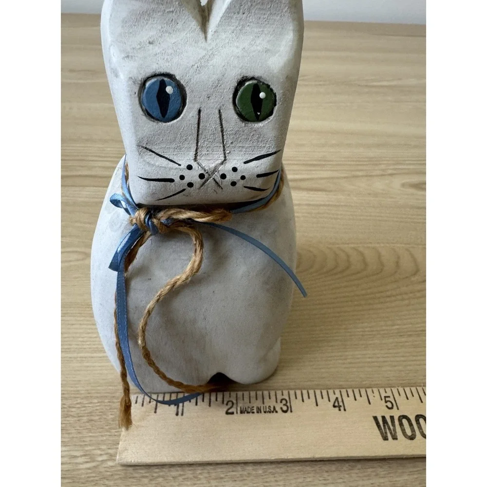 Vintage 1991 Signed Folk Art Hand Carved Wooden Cat Figurine Blue Green‎ Eyes